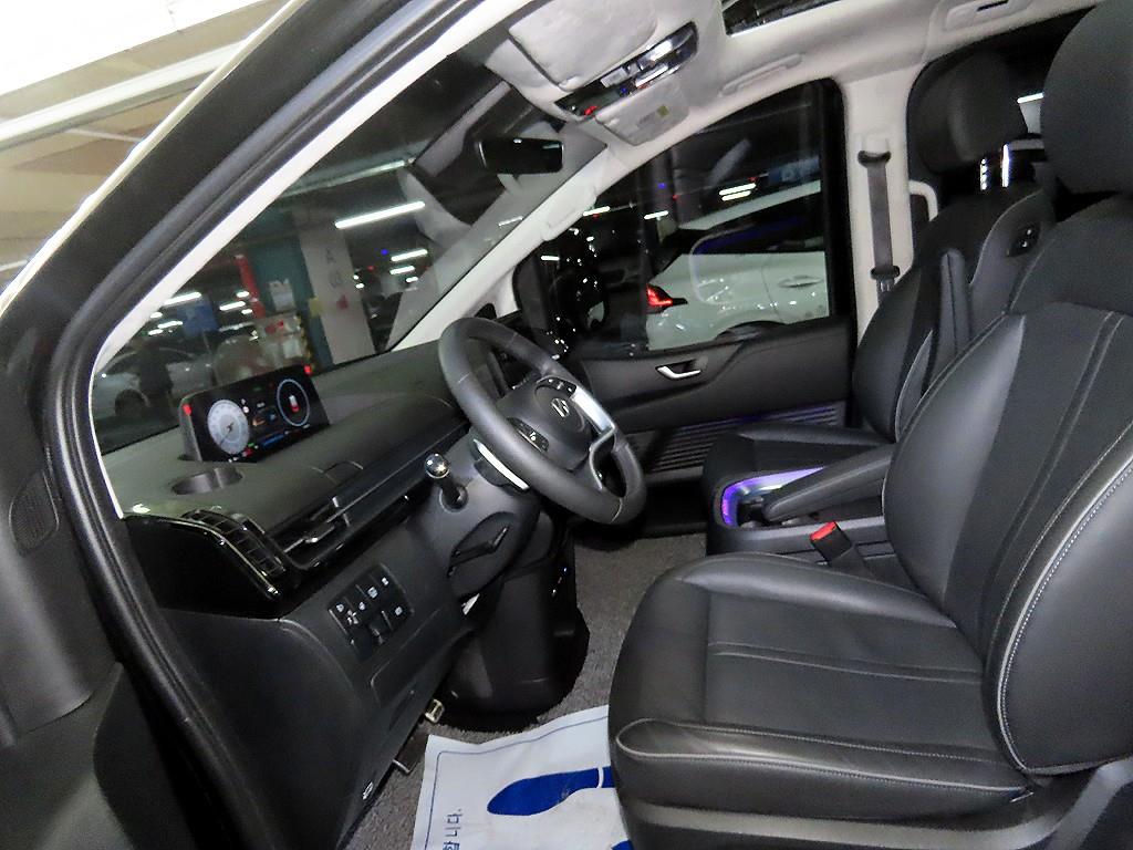 Hyundai Staria HEV 1.6 Lounge Inspiration 7