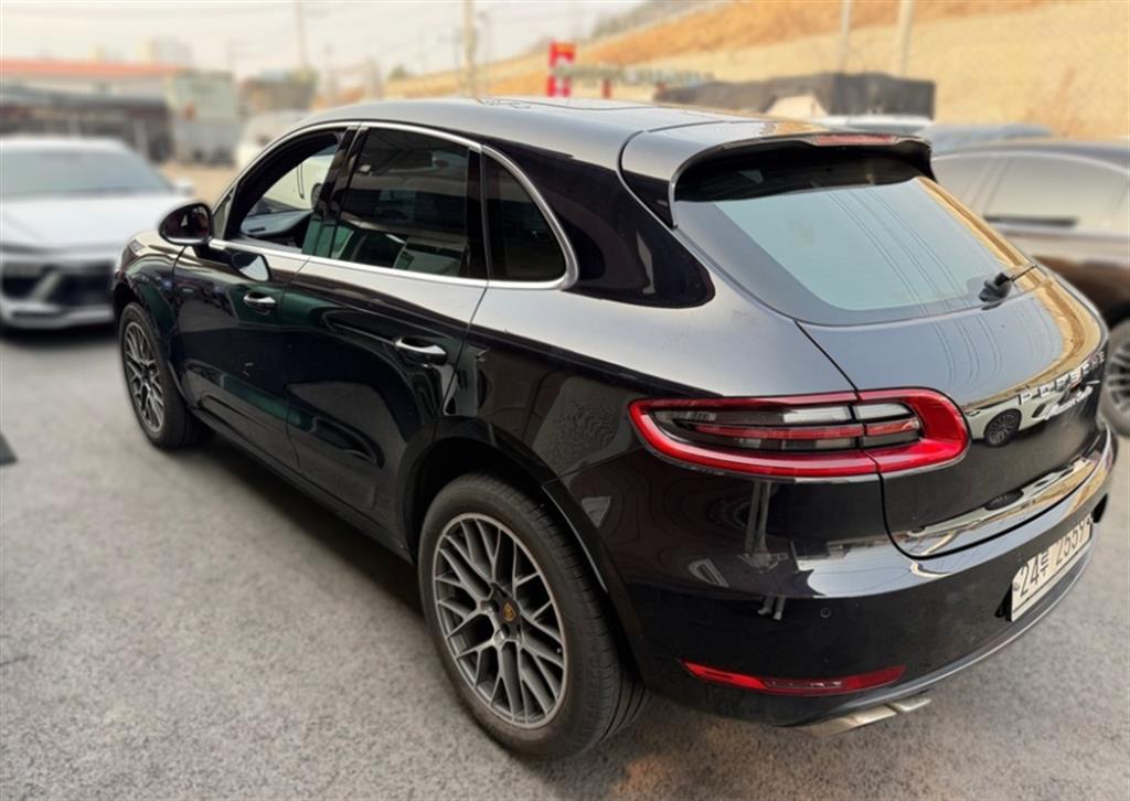 Porsche Macan Gasoline 3.6 Turbo 6