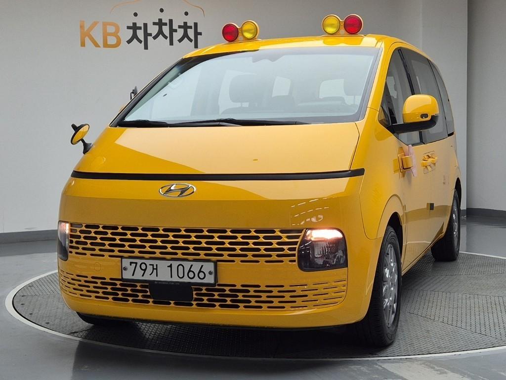 Hyundai Staria 2