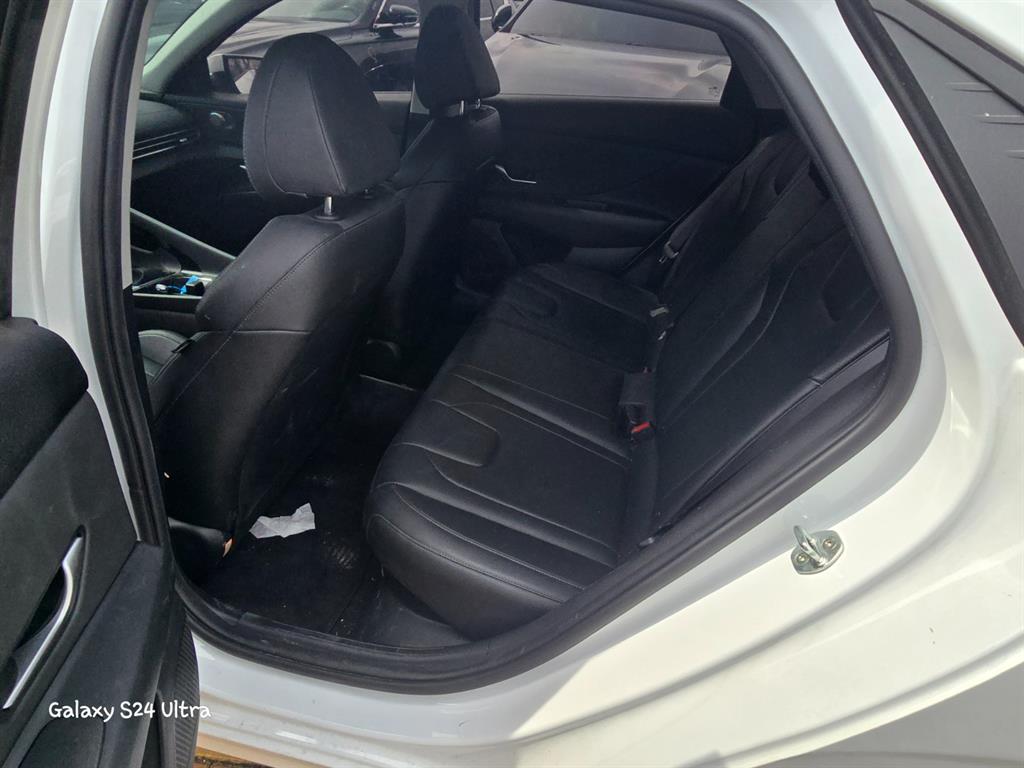 Hyundai Avante Modern 9