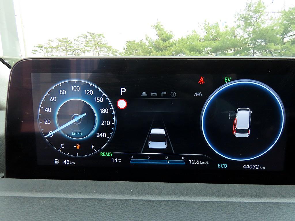 Hyundai Staria HEV 1.6 Lounge Inspiration 10