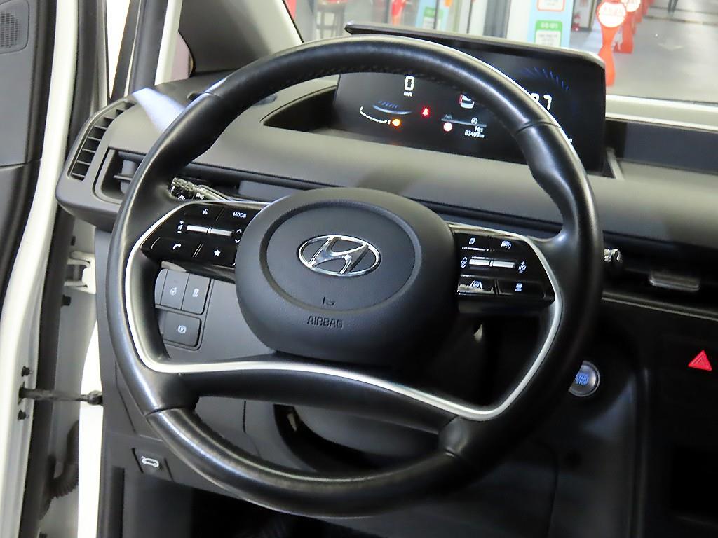 Hyundai Staria 4WD Diesel Tourer Modern 9