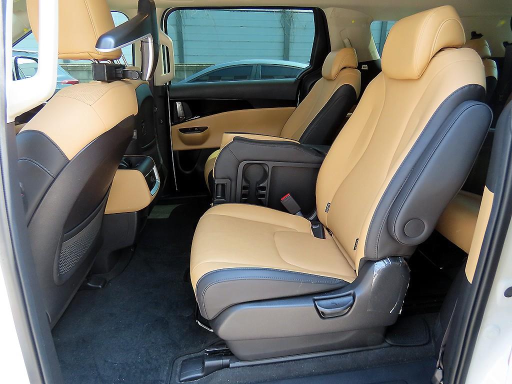 Kia Carnival Gasoline Prestige 7