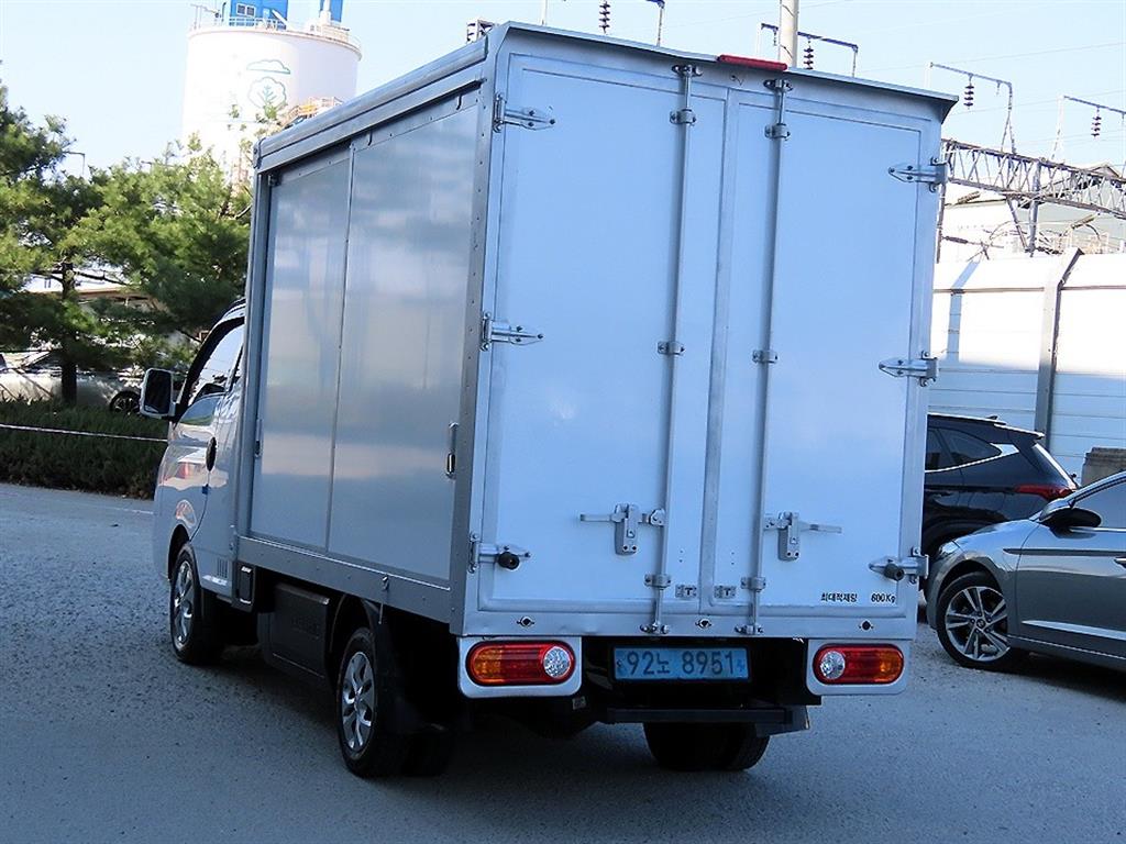 Hyundai Porter 1.0 Ton/ Super Cab/ Long Wheelbase 4