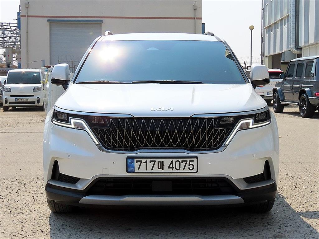 Kia Carnival Gasoline Prestige 2