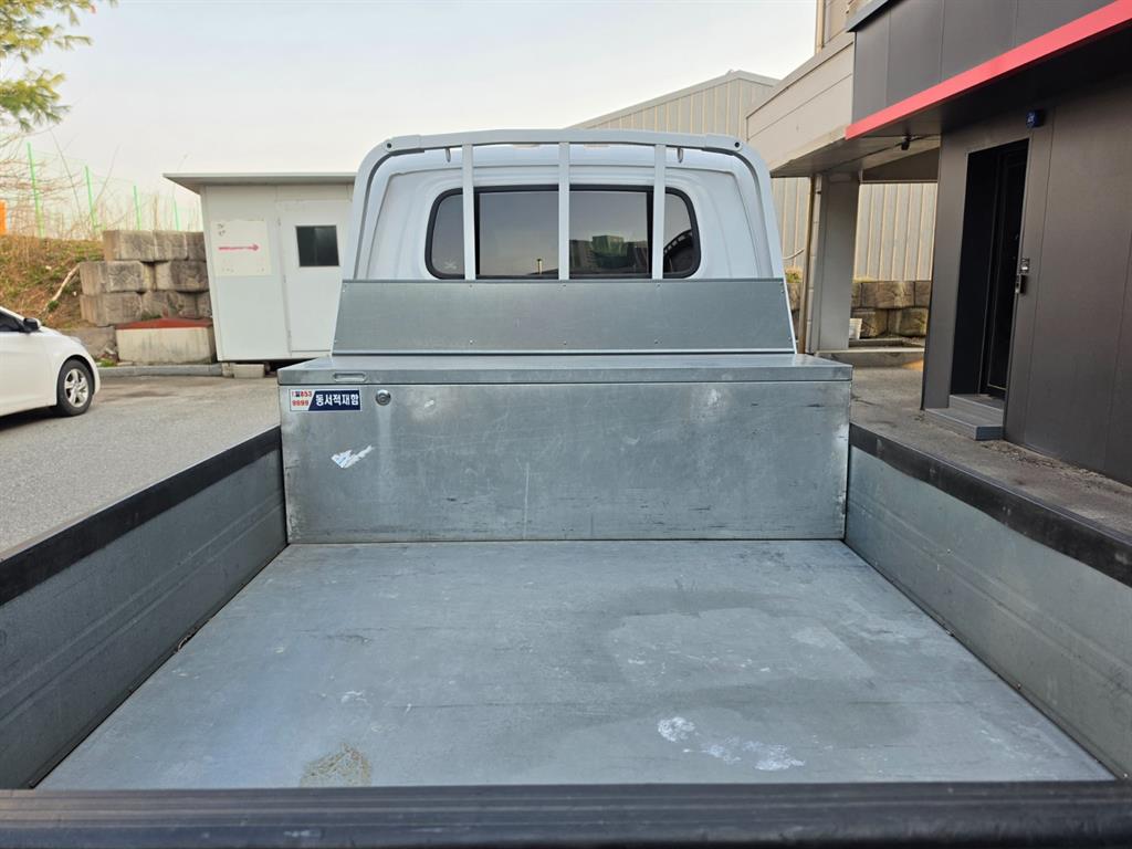 Hyundai Porter 1.0 Ton/ Double Cab/ Long Wheelbase/ CRDi Modern 6