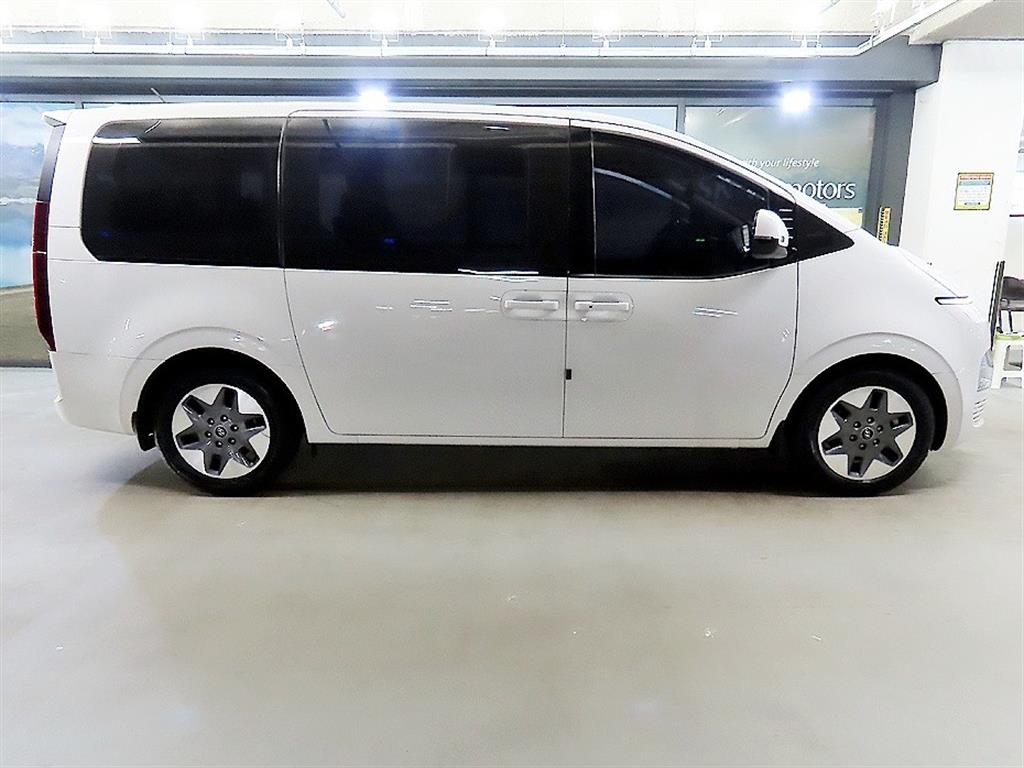 Hyundai Staria 4WD Diesel Tourer Modern 4