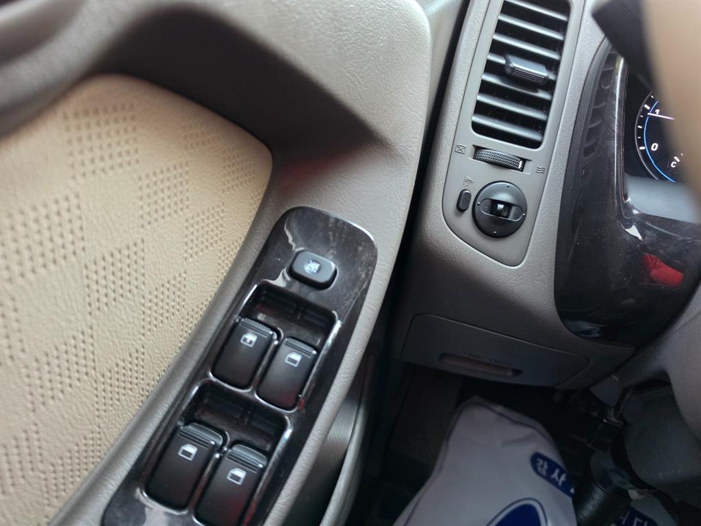 Hyundai Porter 1.0 Ton/ Double Cab/ Long Wheelbase/ CRDi Modern 9