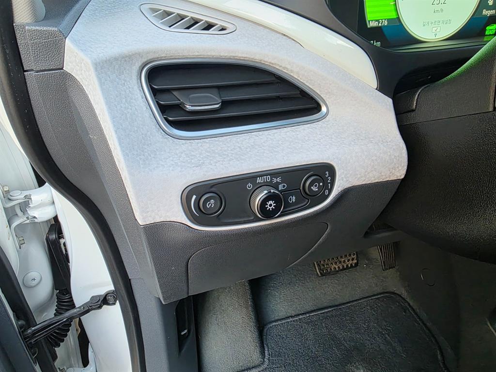 Chevrolet Bolt EV Premier 10