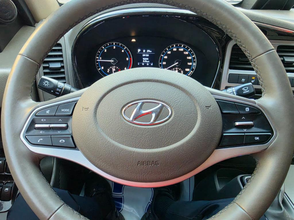 Hyundai Porter 1.0 Ton/ Double Cab/ Long Wheelbase/ CRDi Modern 10