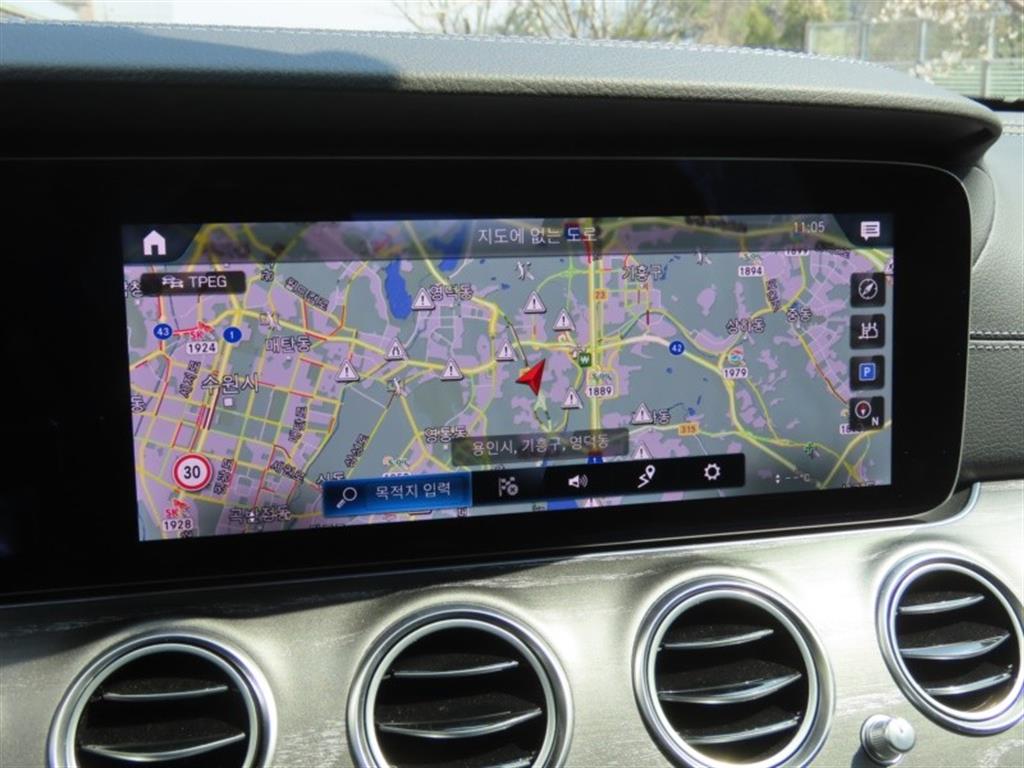 Mercedes-Benz E-Class E350 4MATIC Exclusive 9