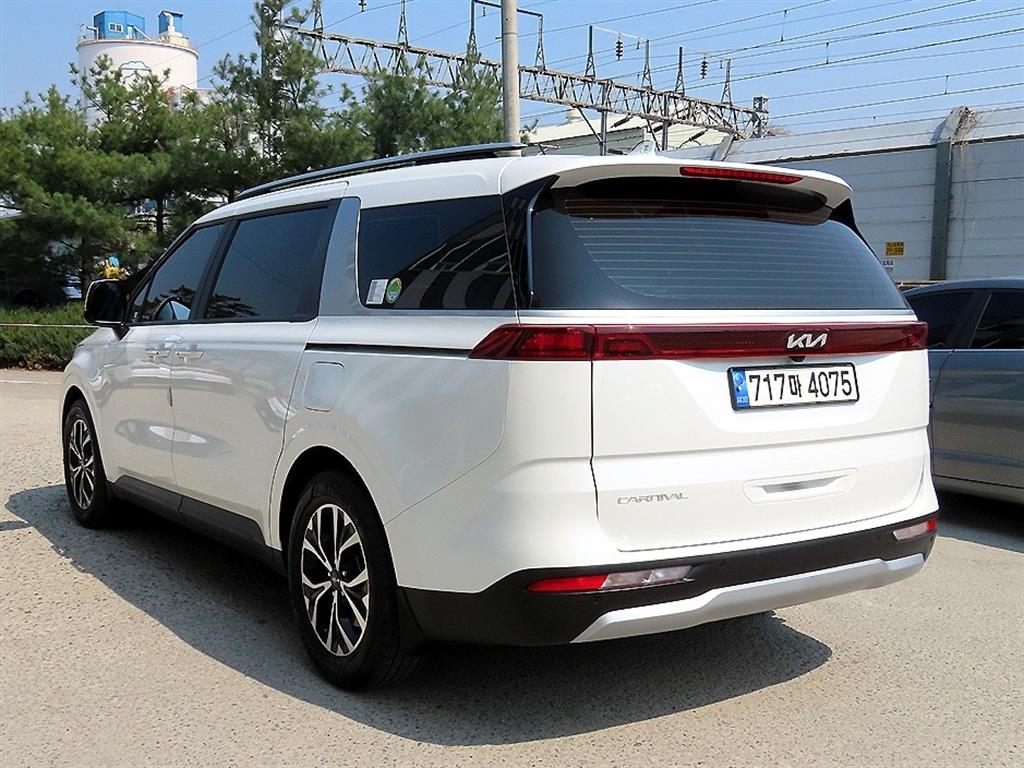 Kia Carnival Gasoline Prestige 4
