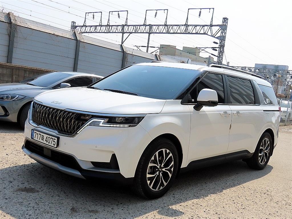 Kia Carnival Gasoline Prestige 3