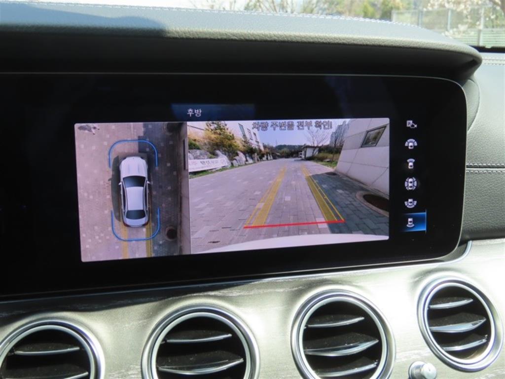 Mercedes-Benz E-Class E350 4MATIC Exclusive 10