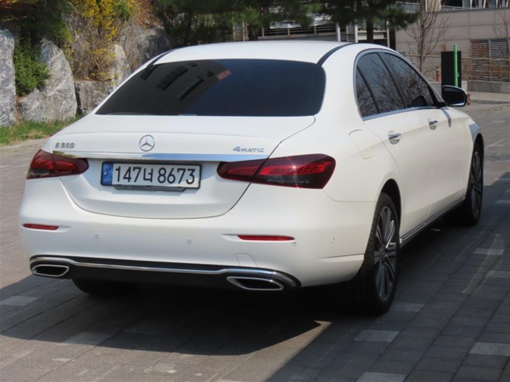 Mercedes-Benz E-Class E350 4MATIC Exclusive 4