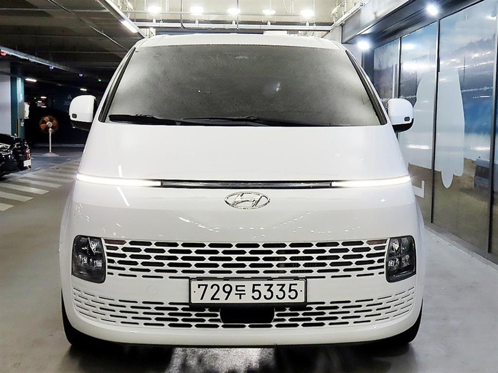 Hyundai Staria 4WD Diesel Tourer Modern 3