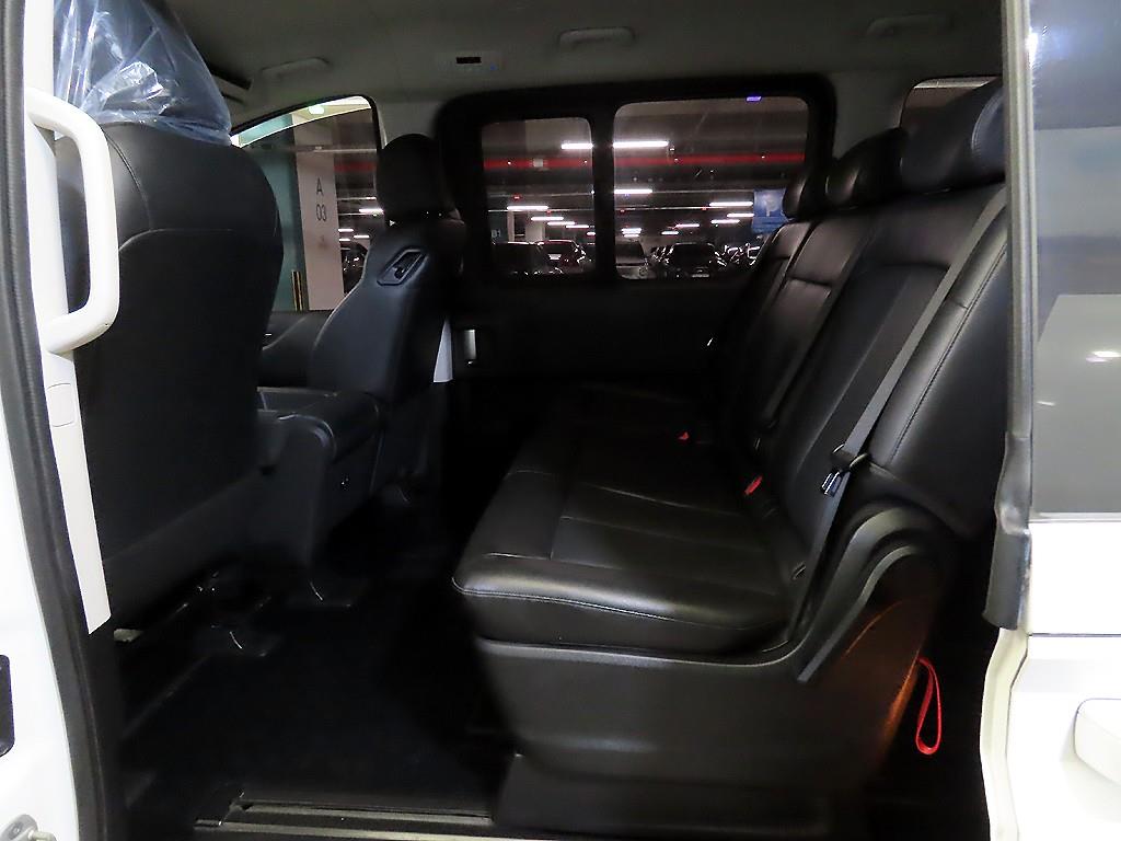 Hyundai Staria 4WD Diesel Tourer Modern 8