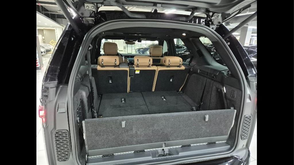 Land Rover Discovery P360 Dynamic HSE 9