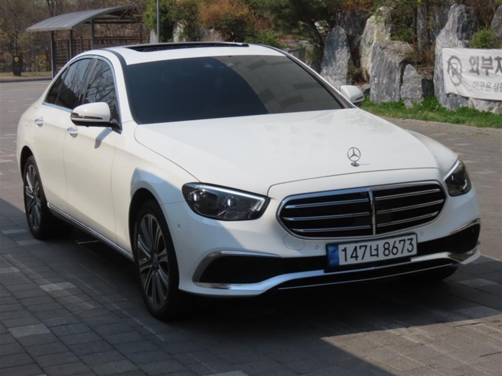 Mercedes-Benz E-Class E350 4MATIC Exclusive 3