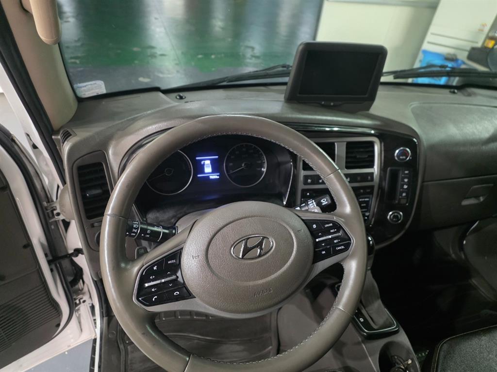 Hyundai Porter 1.0 Ton/ Super Cab/ Long Wheelbase 9