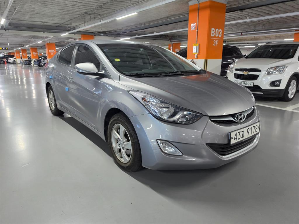 Hyundai Avante MD M16 GDi LUXURY 9