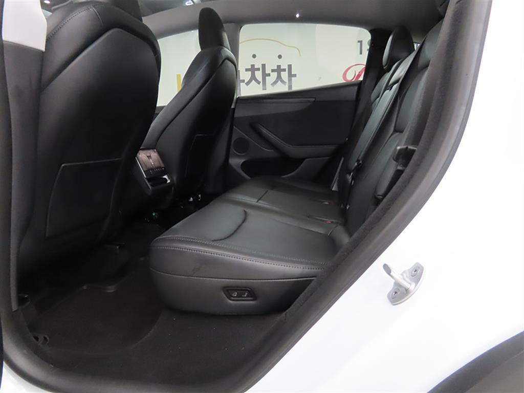 Tesla Model Y Long Range 7