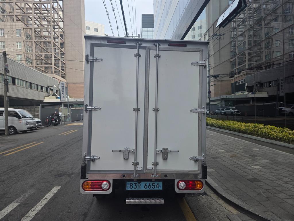 Hyundai Porter 1.0 Ton/ Super Cab/ Long Wheelbase 6