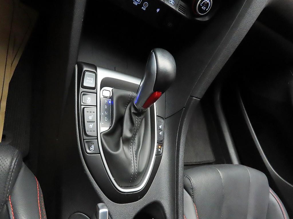 Hyundai Veloster 1.6 Turbo Sport Core 10