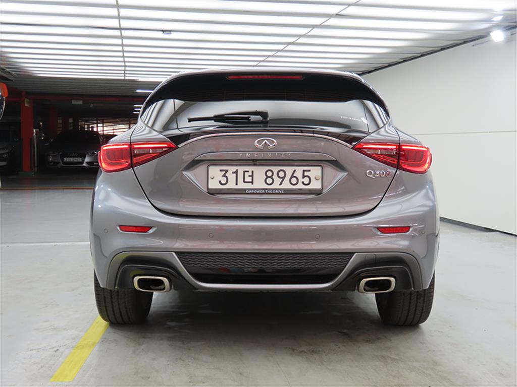 Infiniti Q30 2.0 Sport Essential 4
