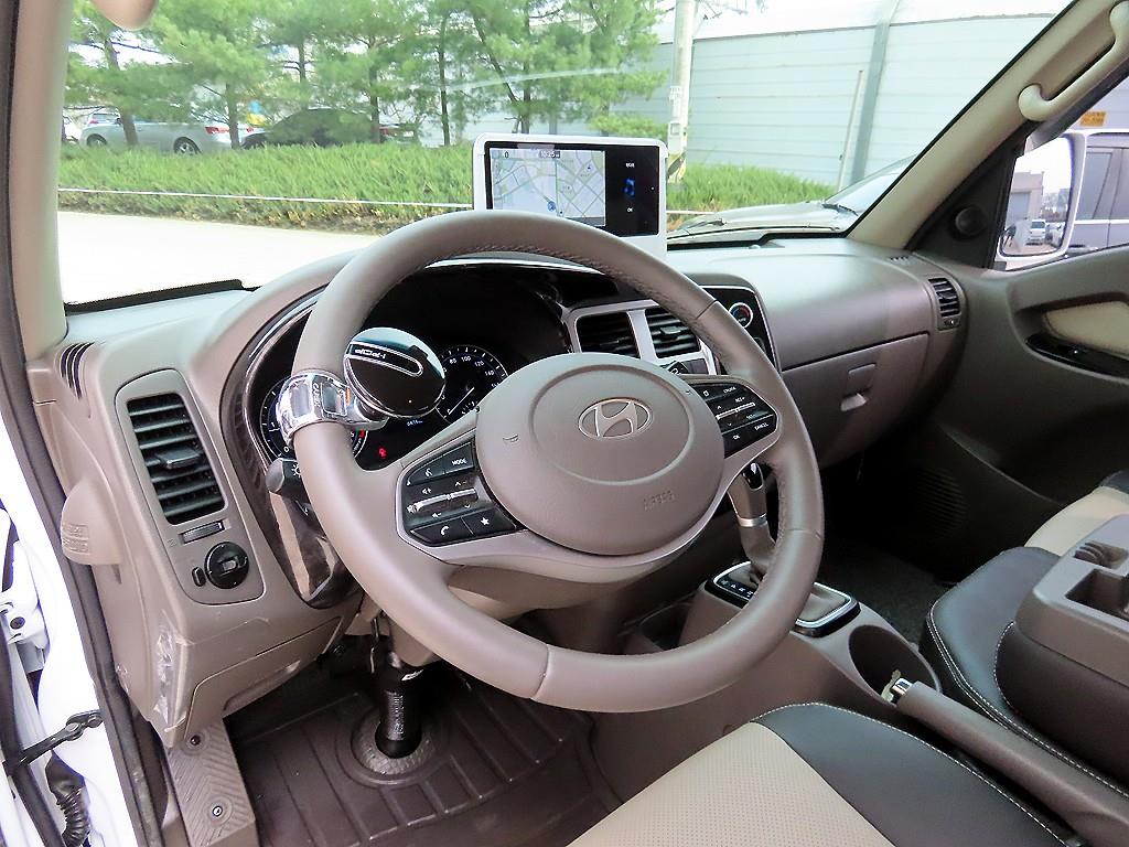 Hyundai Porter Super Cab/ Long Wheelbase/ 2WD Premium 9