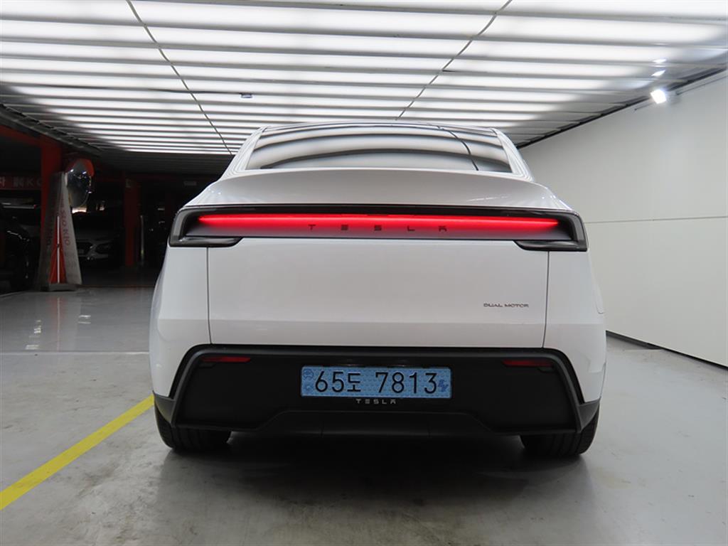 Tesla Model Y Long Range 4