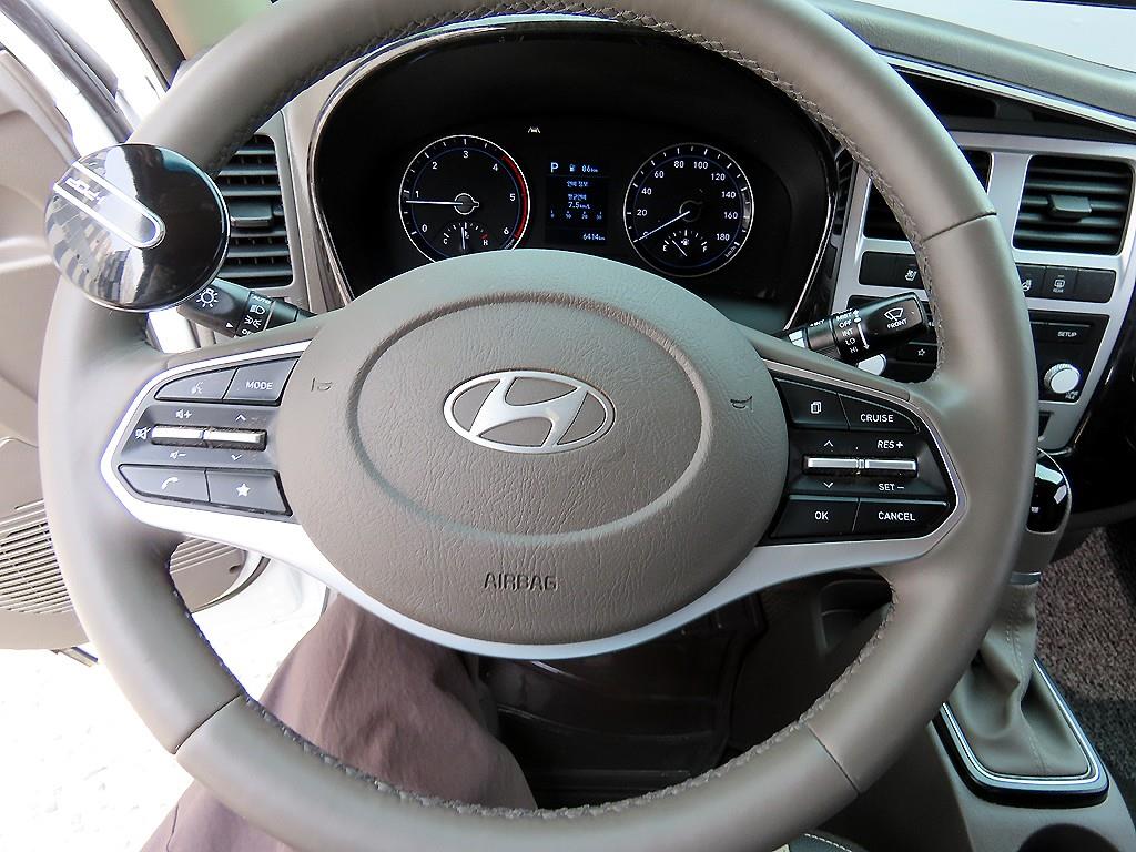 Hyundai Porter Super Cab/ Long Wheelbase/ 2WD Premium 10