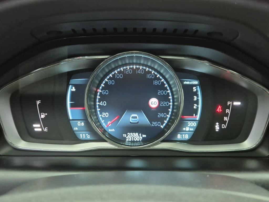 Volvo XC60 D5 AWD 8