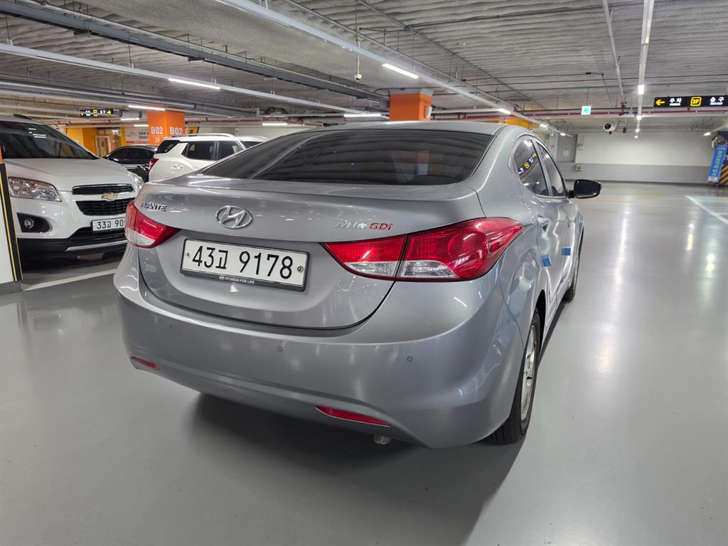 Hyundai Avante MD M16 GDi LUXURY 10