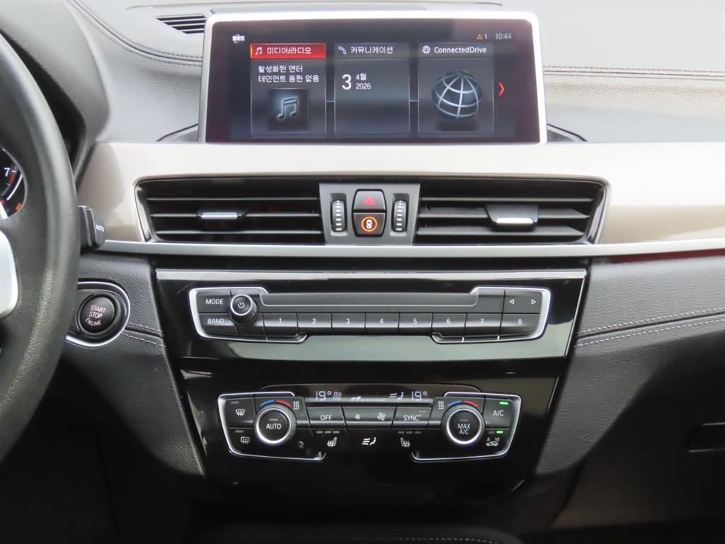 BMW X1 xDrive 20i xLine Special Edition 10