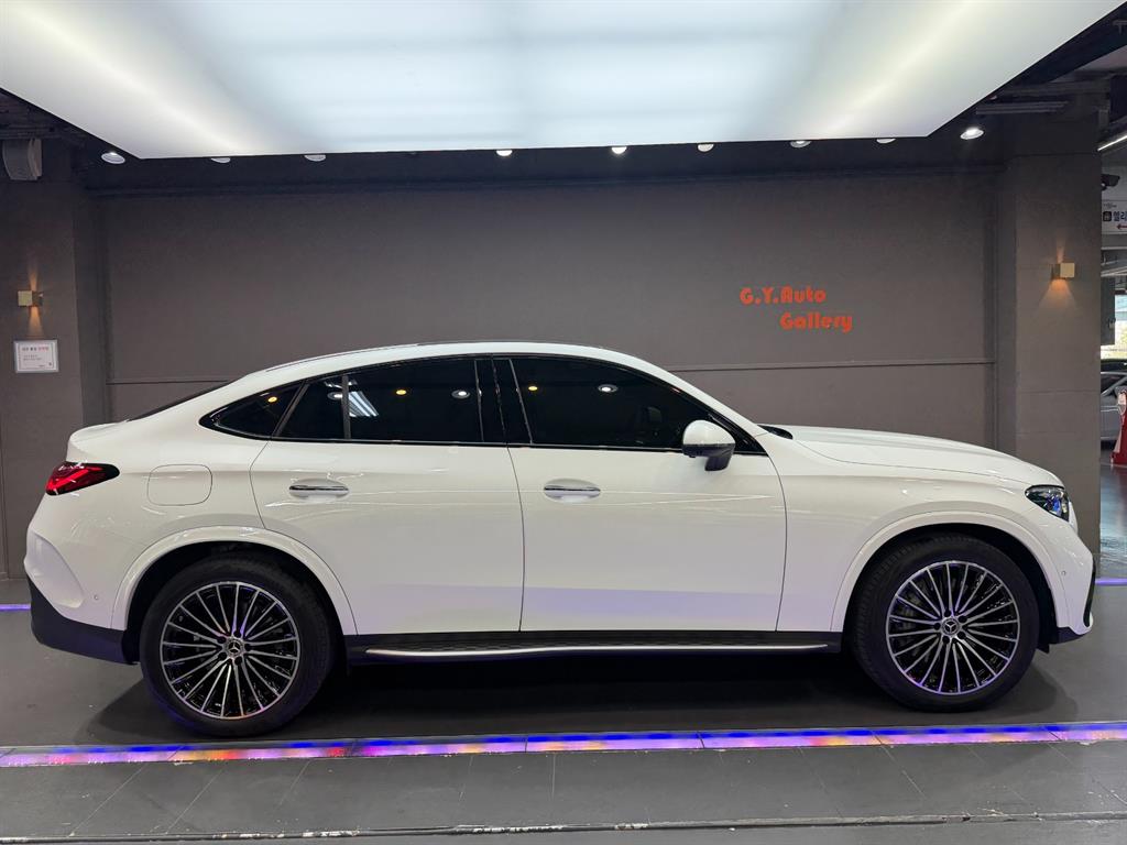 Mercedes-Benz GLC-Class GLC300 4MATIC Coupe AMG Line 6