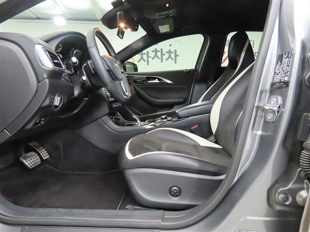Infiniti Q30 2.0 Sport Essential 6