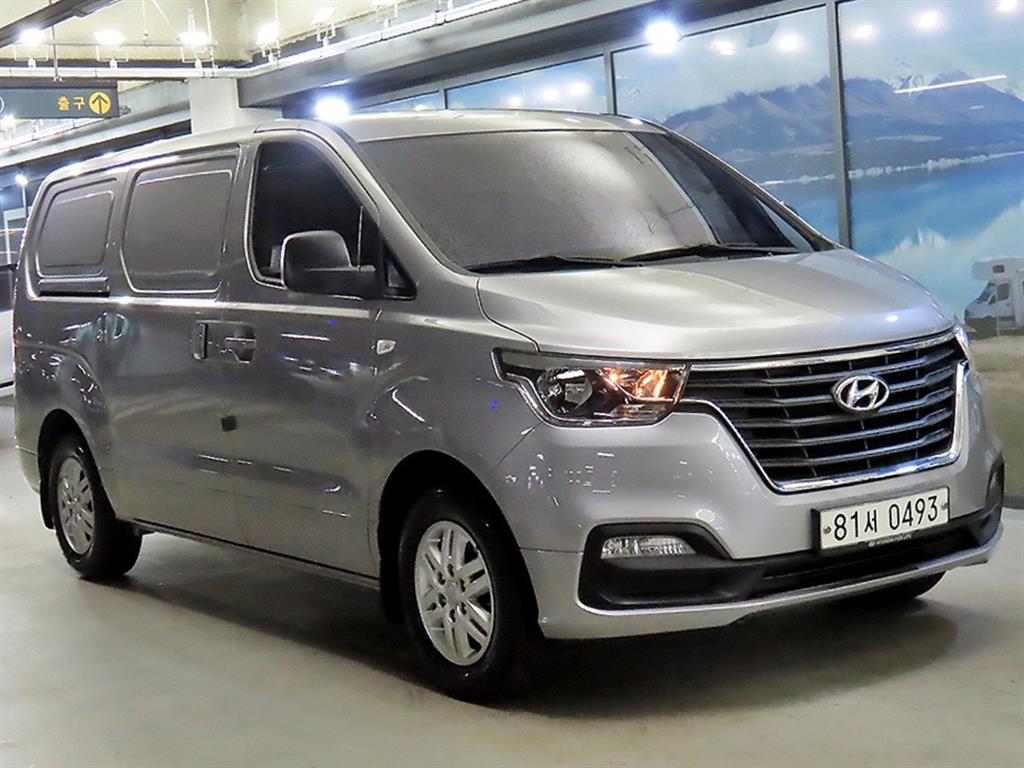Hyundai Starex 2WD Van Smart