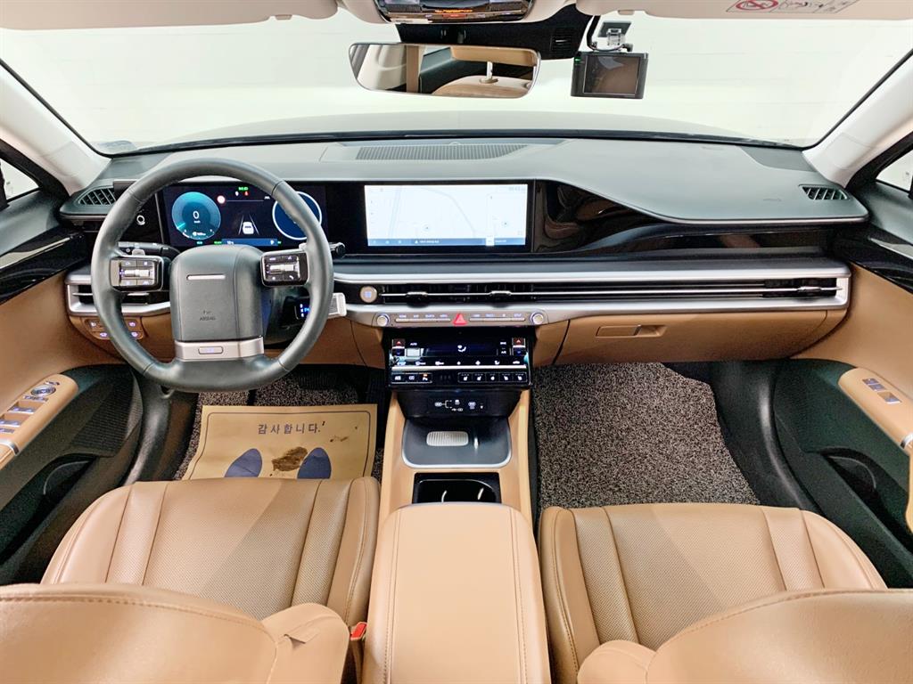 Hyundai Grandeur Premium 8