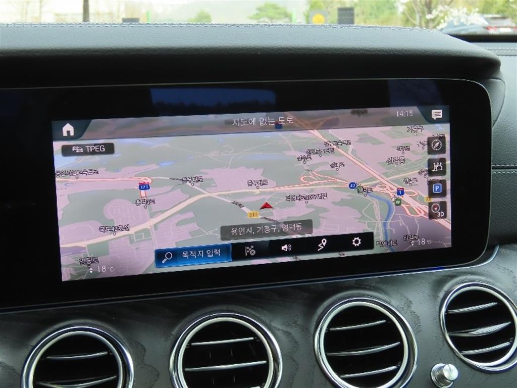 Mercedes-Benz E-Class E220d 4MATIC AMG Line 9