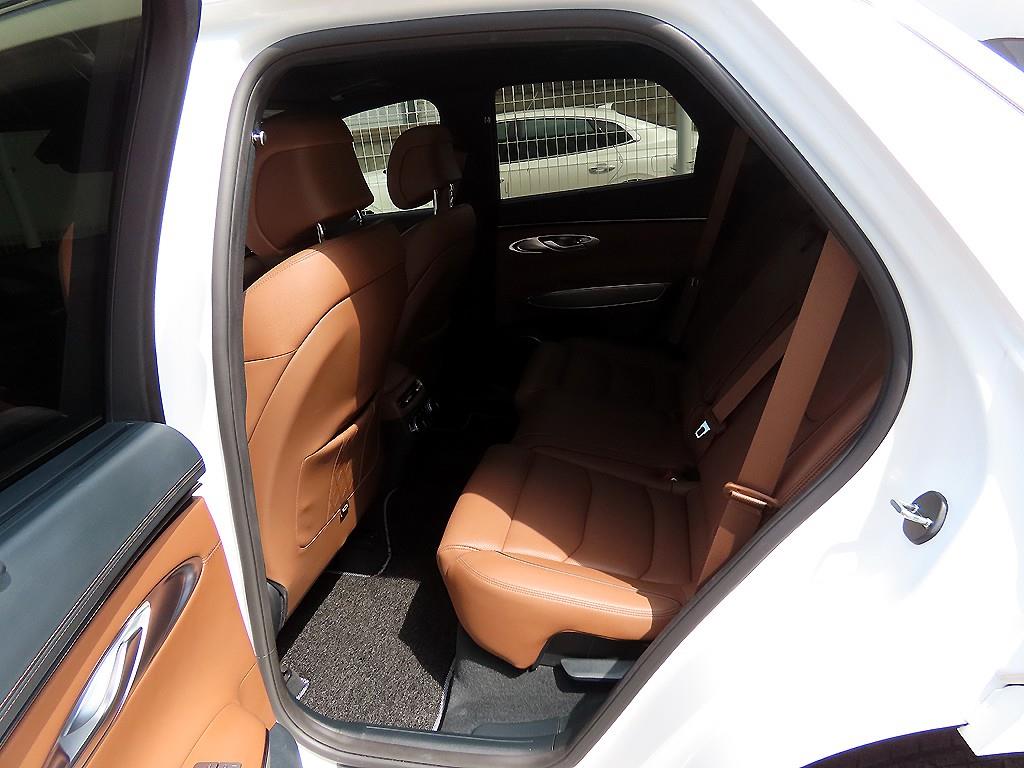 Genesis GV70 2.5T Gasoline 2WD Base Type 7