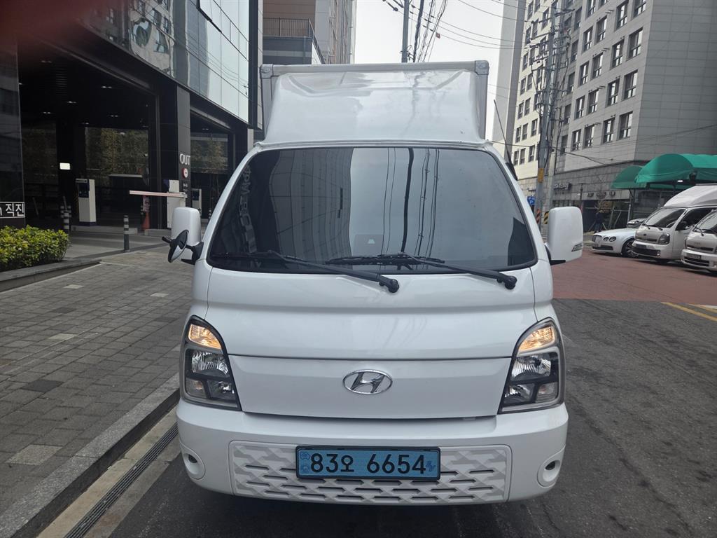 Hyundai Porter 1.0 Ton/ Super Cab/ Long Wheelbase