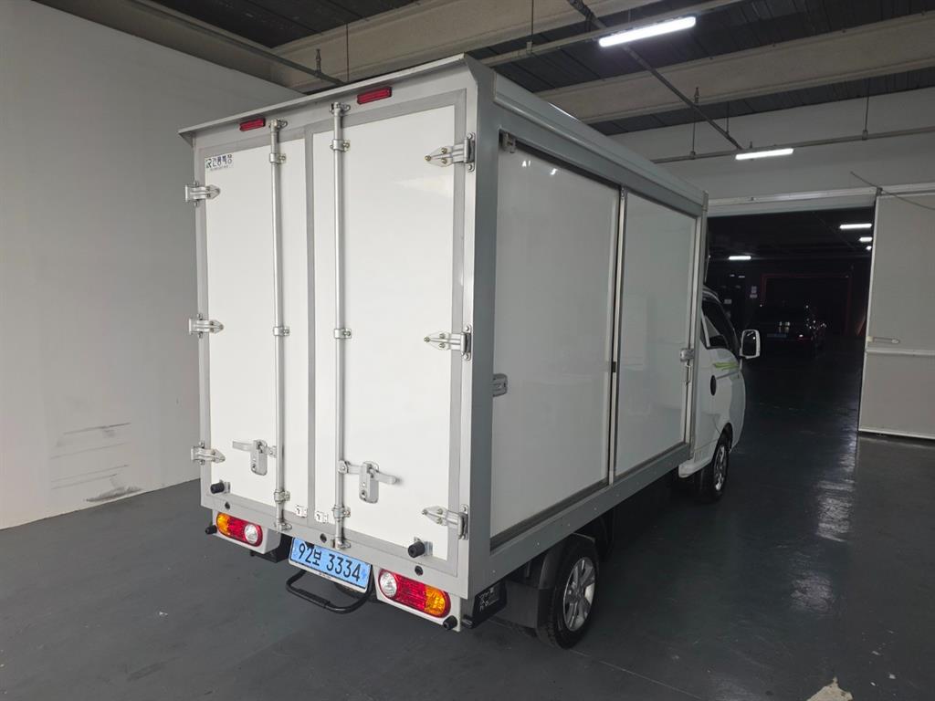 Hyundai Porter 1.0 Ton/ Super Cab/ Long Wheelbase 5