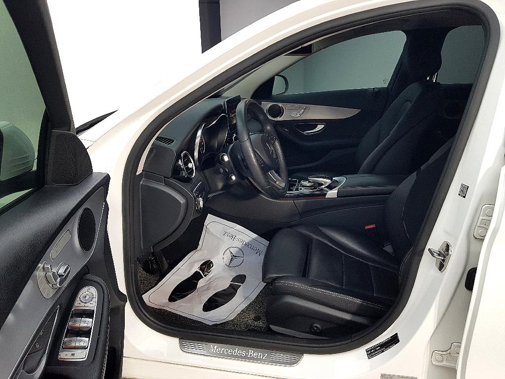 Mercedes-Benz C-Class C220 d 4MATIC 9