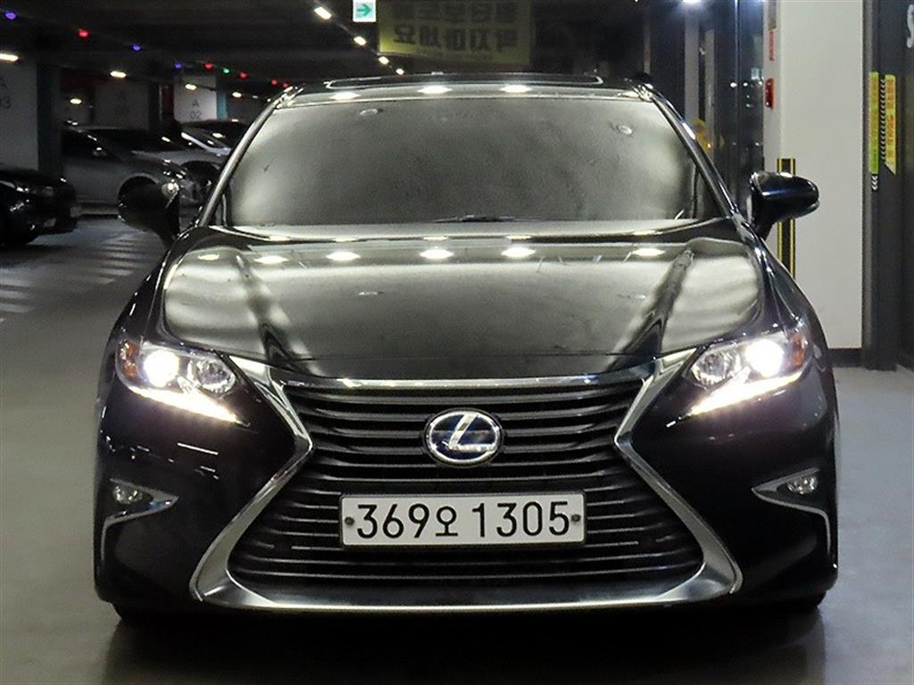 Lexus ES New 300h Supreme 9