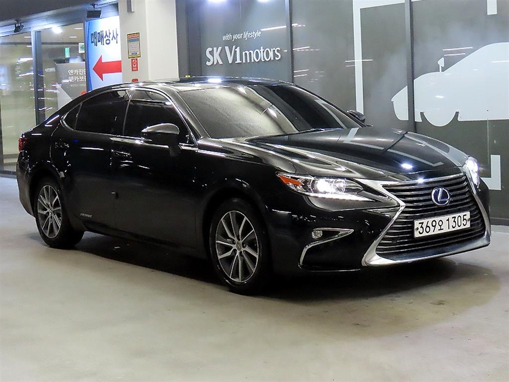 Lexus ES New 300h Supreme 8