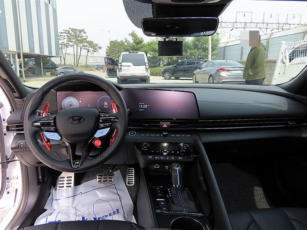 Hyundai Avante 2.0 N 8