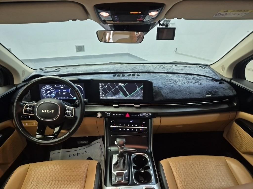 Kia Carnival Gasoline Prestige 8