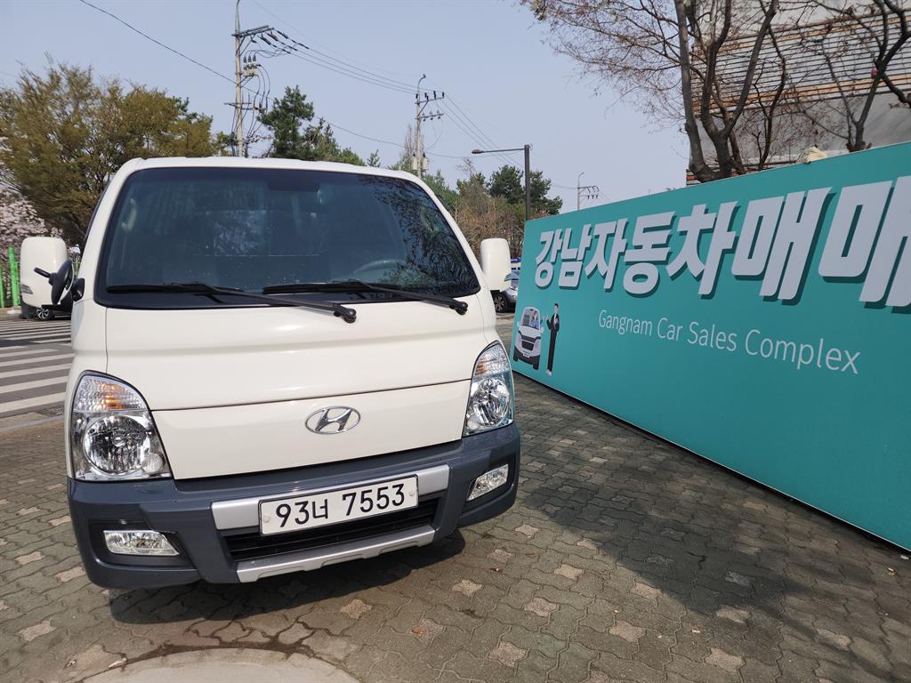 Hyundai Porter 1.0 Ton/ Super Cab/ Long Wheelbase/ CRDi Gold 4