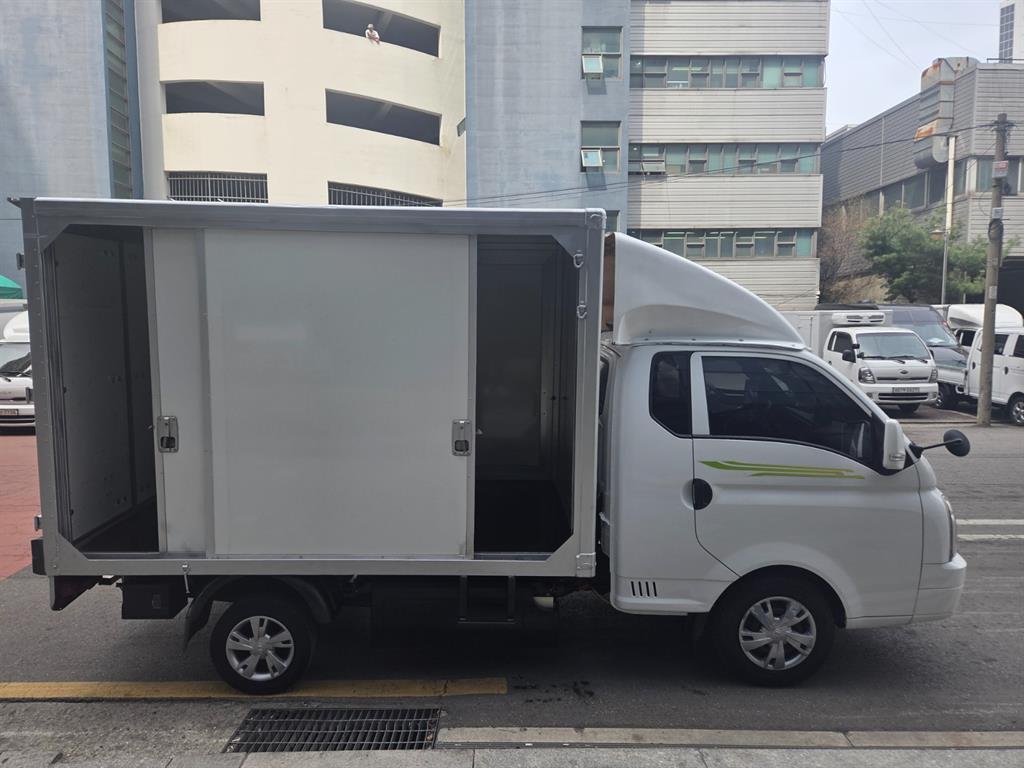 Hyundai Porter 1.0 Ton/ Super Cab/ Long Wheelbase 10